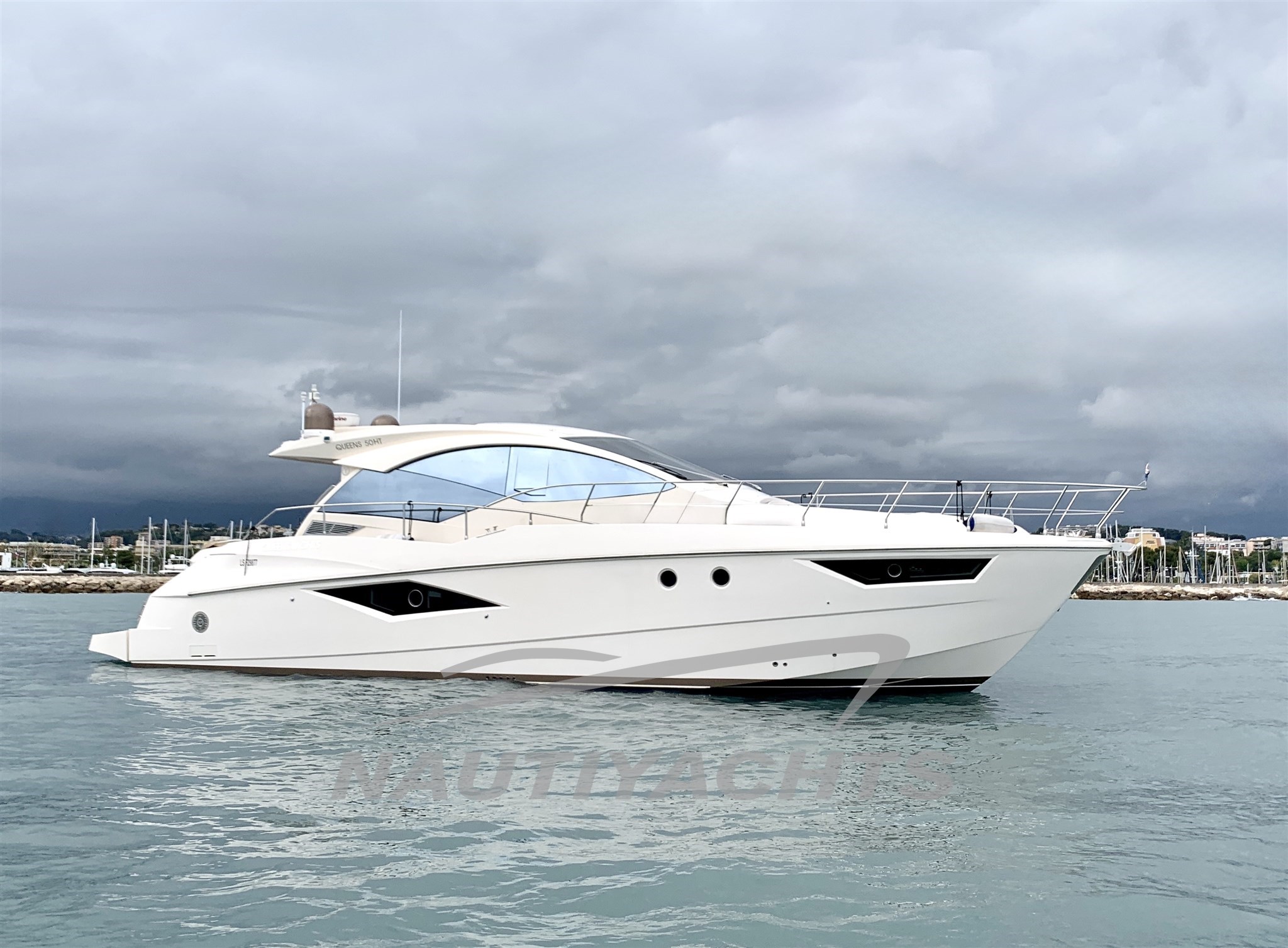 slider 0 Queens Yachts  50 HT